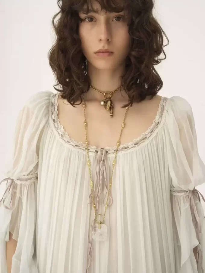 Vestido largo oversize con volantes en muselina de seda
