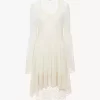 Vestido mini de escote redondo en encaje bordado