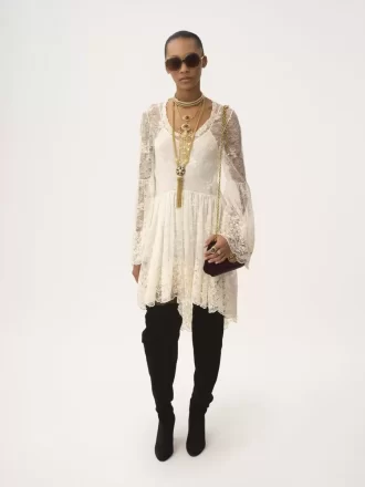Vestido mini de escote redondo en encaje bordado