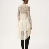 Vestido mini de escote redondo en encaje bordado